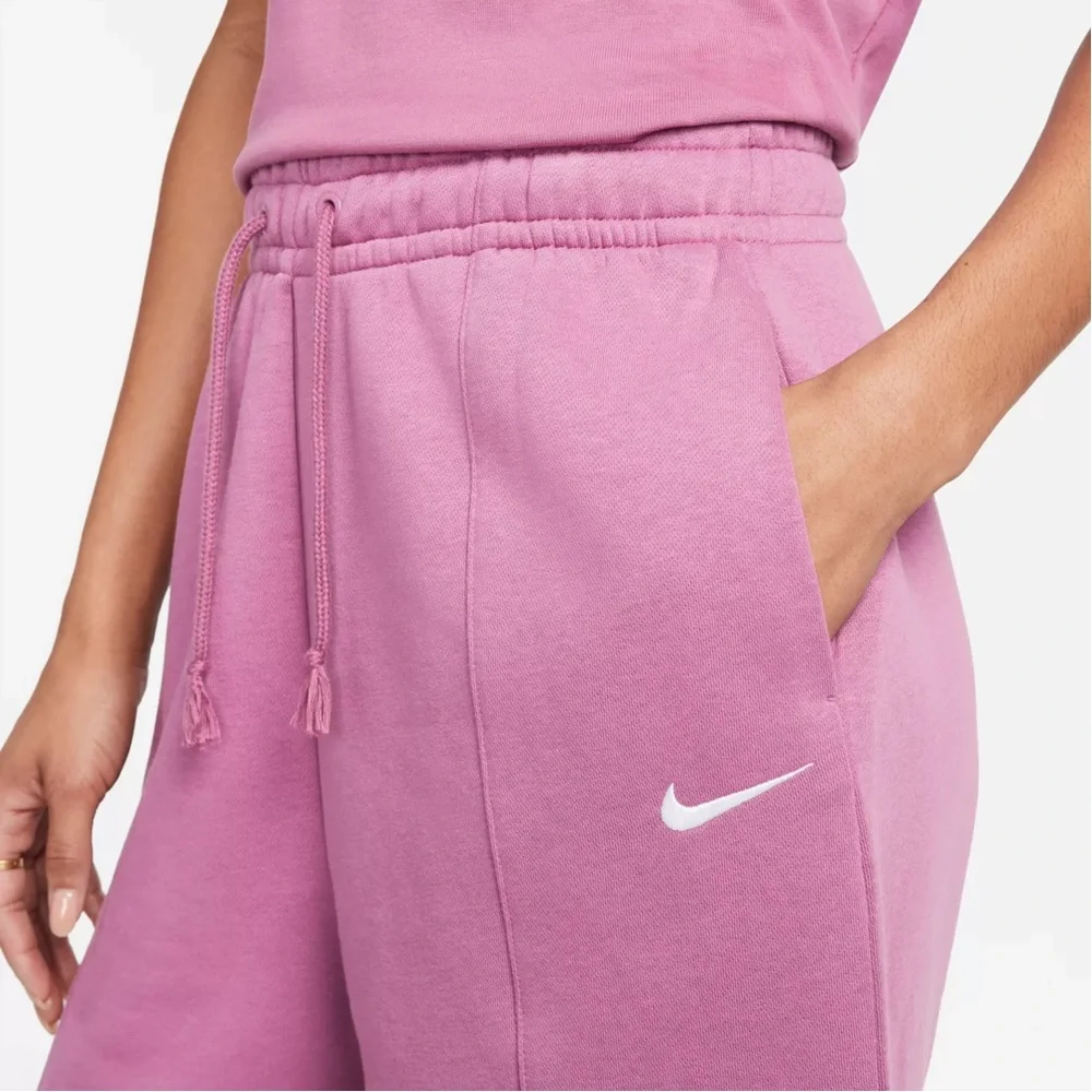 Nike Women's Sportswear Essential Fleece High Rise Shorts Size S Light Bordeaux